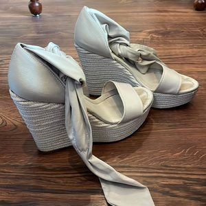 Donald j Pliner wedge tie heels